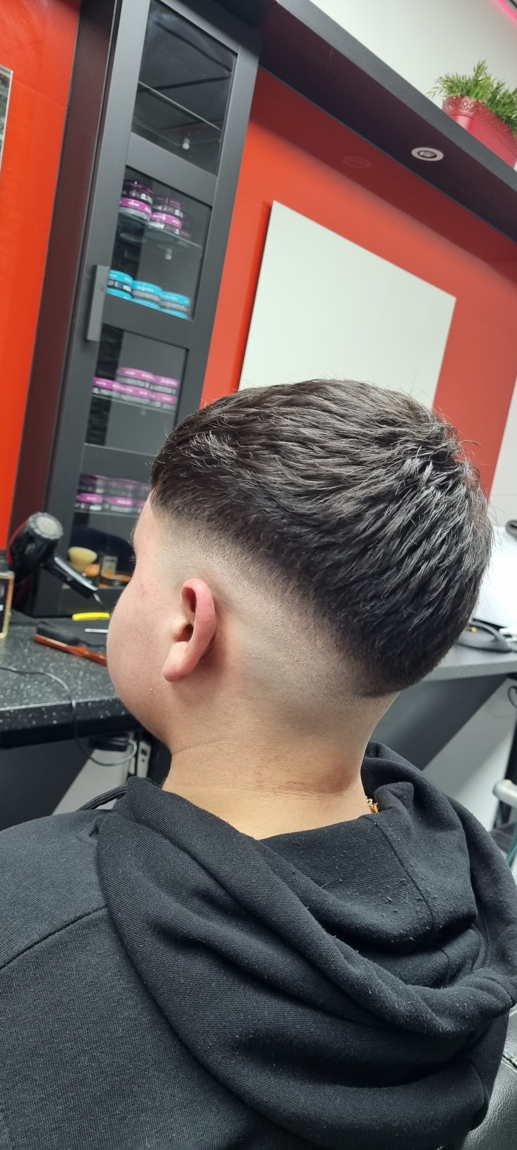 Strakke lage fade, gezien van achteren