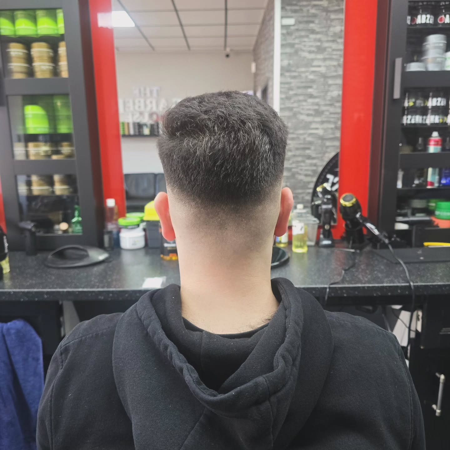 Textured crop met mid fade